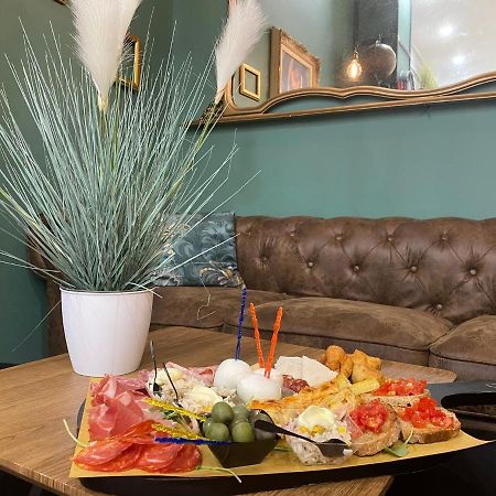 צ'יסטרנה די לטינה B&B Caffe Retro' מראה חיצוני תמונה