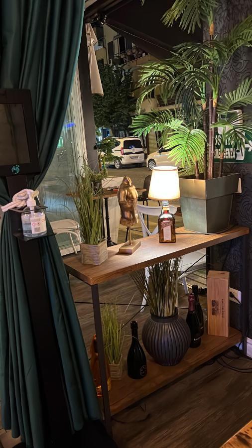 צ'יסטרנה די לטינה B&B Caffe Retro' מראה חיצוני תמונה