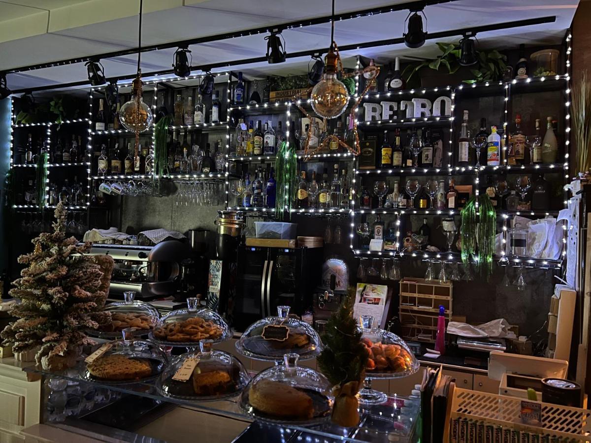 צ'יסטרנה די לטינה B&B Caffe Retro' מראה חיצוני תמונה