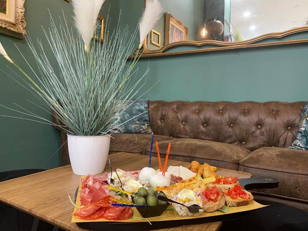 צ'יסטרנה די לטינה B&B Caffe Retro' מראה חיצוני תמונה