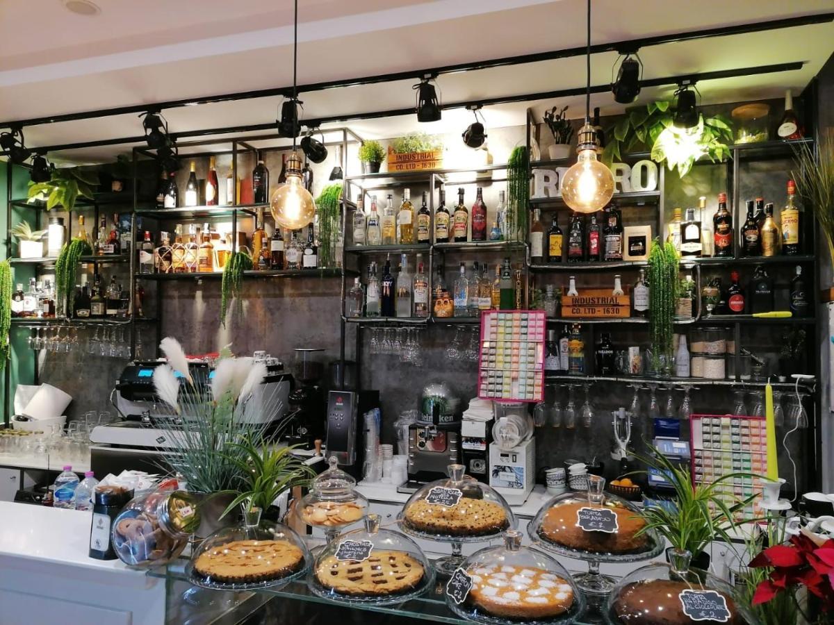 צ'יסטרנה די לטינה B&B Caffe Retro' מראה חיצוני תמונה