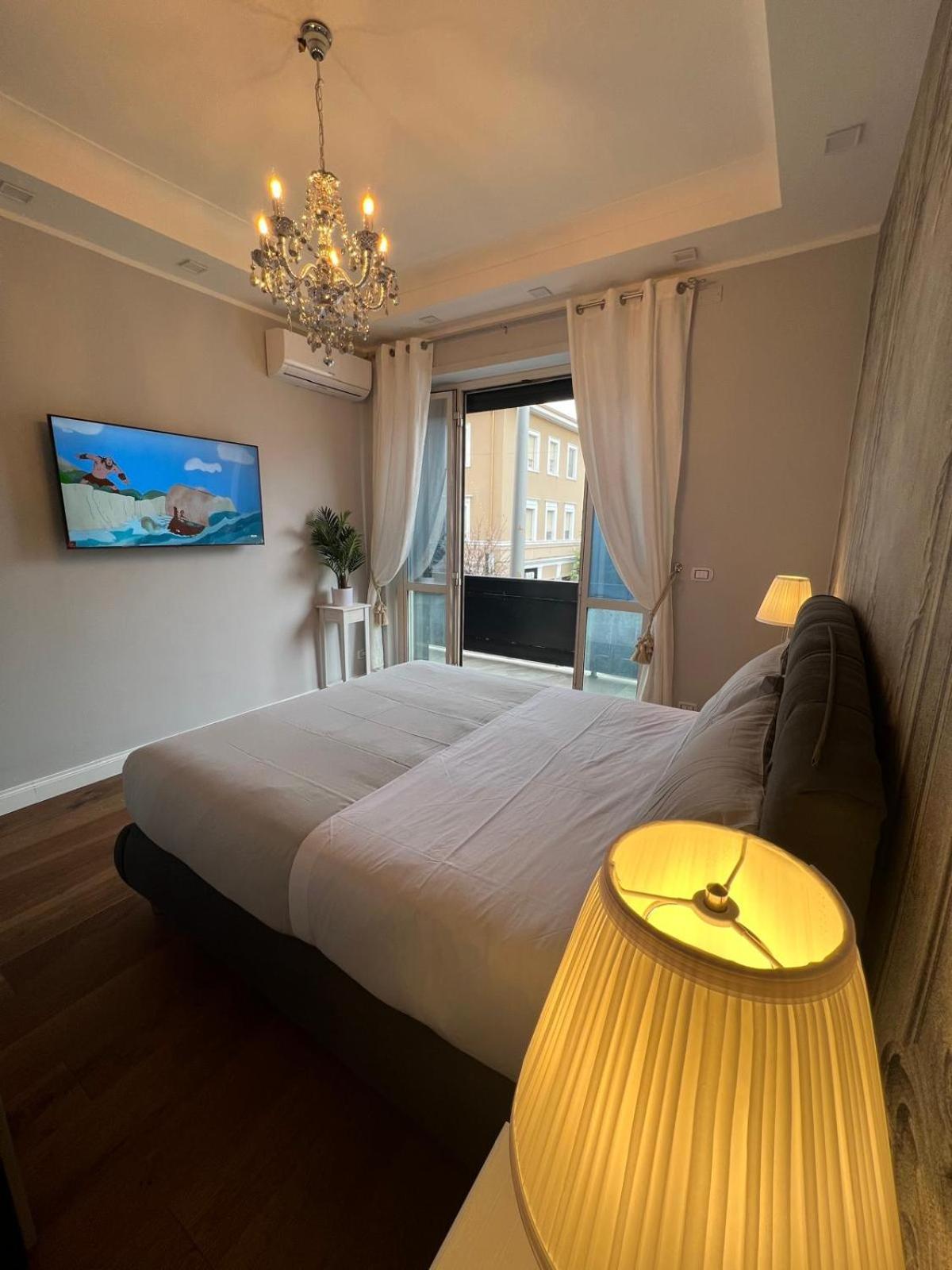 צ'יסטרנה די לטינה B&B Caffe Retro' מראה חיצוני תמונה